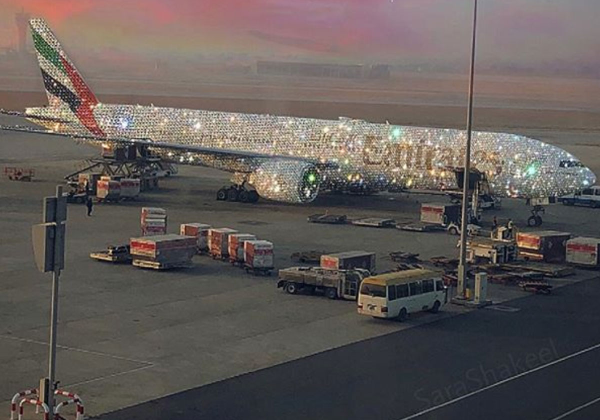الطائرة المرصعة بالماس