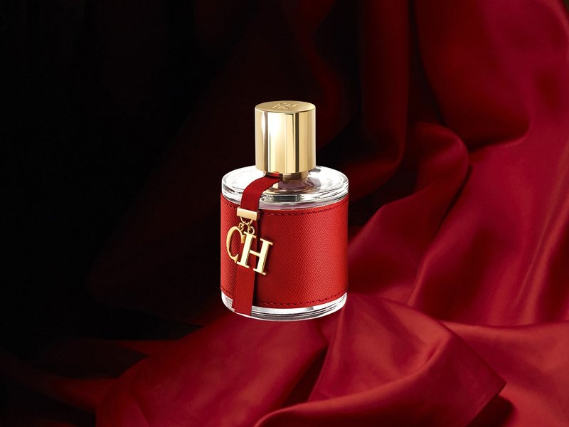 افضل عطر كارولينا هيريرا الاحمر