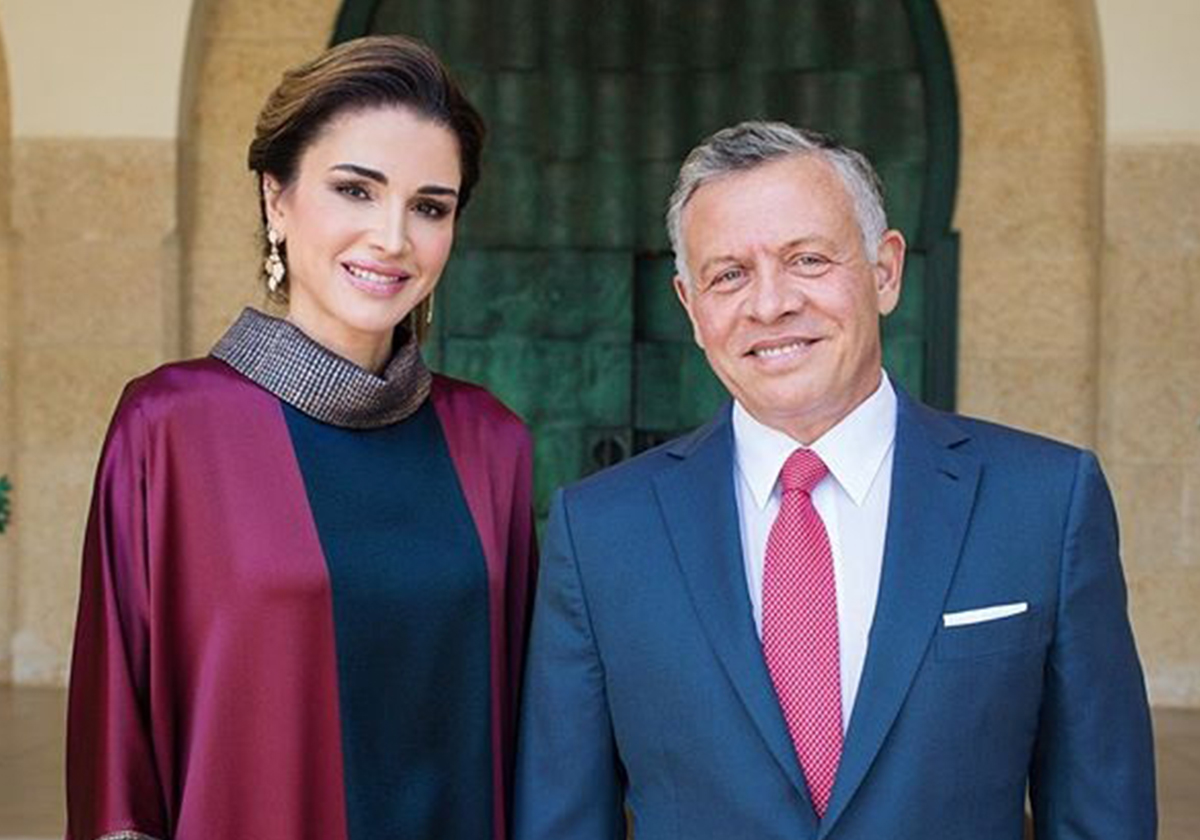 الملكة رانيا العبدالله تلهم إطلالتك الرمضانية بعيداً عن القفطان والعباءة!