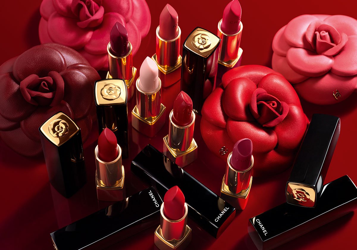 Rouge Allure Camélia: أحمر شفاه ينطق بمفردات الحب من CHANEL