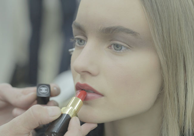 بالصور، مستحضرات CHANEL  لماكياج أسبوع الهوت كوتور الفرنسي