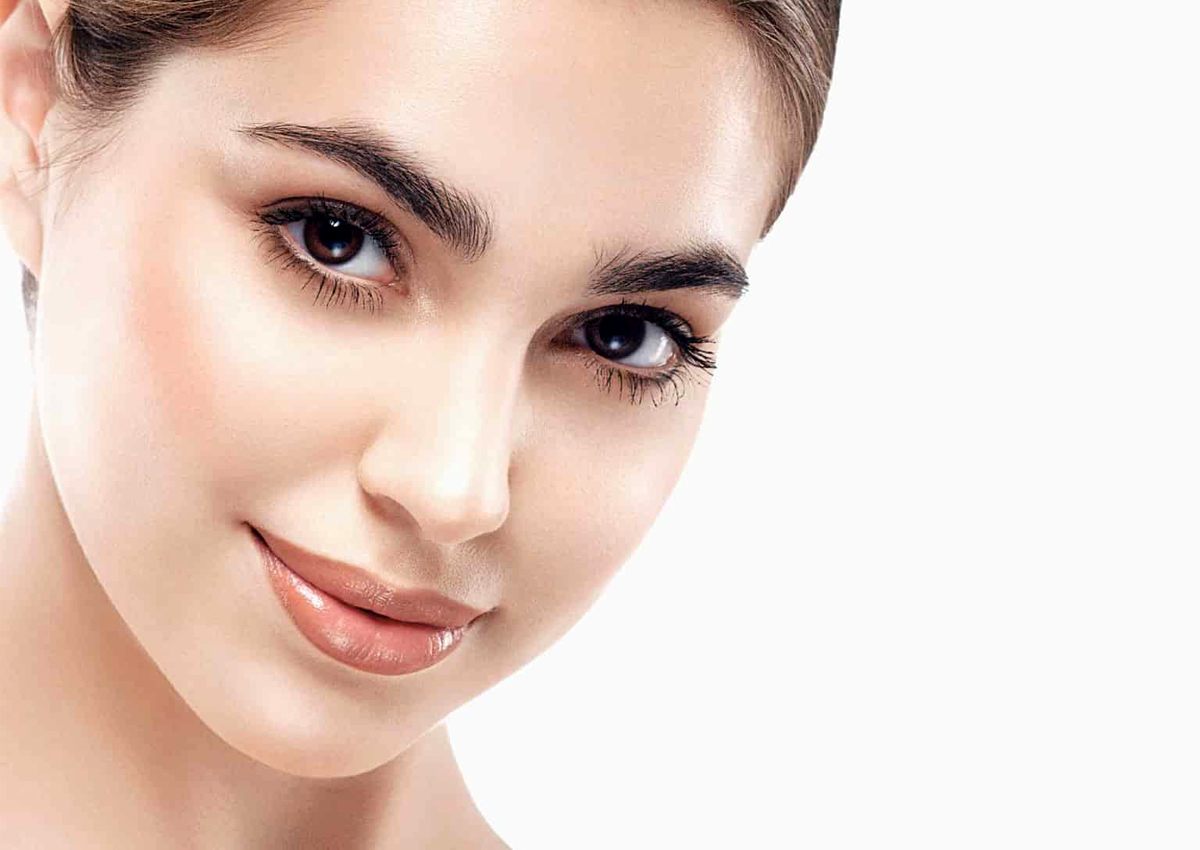 3 حيل طبيعية سريعة المفعول لشد الوجه والتخلص من علامات التعب