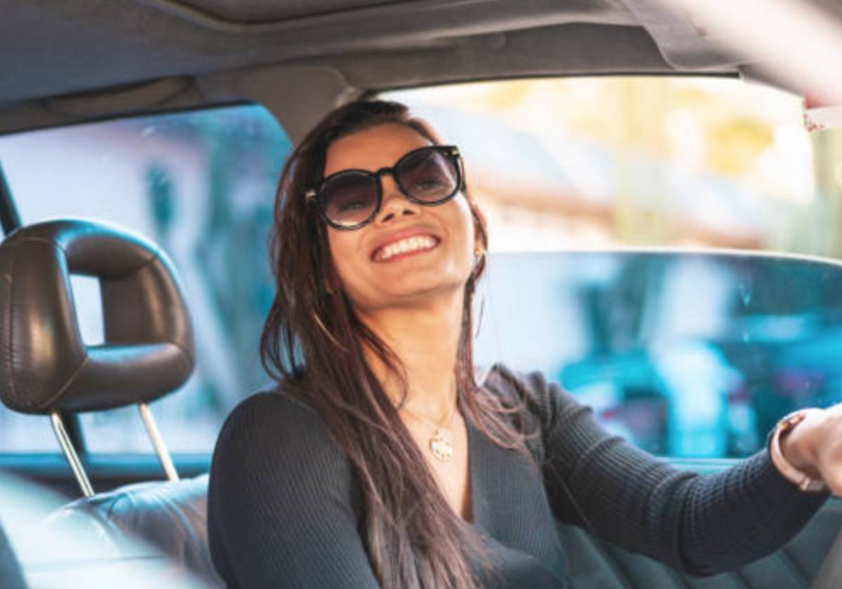 دلالات واضحة على أنه يحبك من أجل المال الذي تملكينه