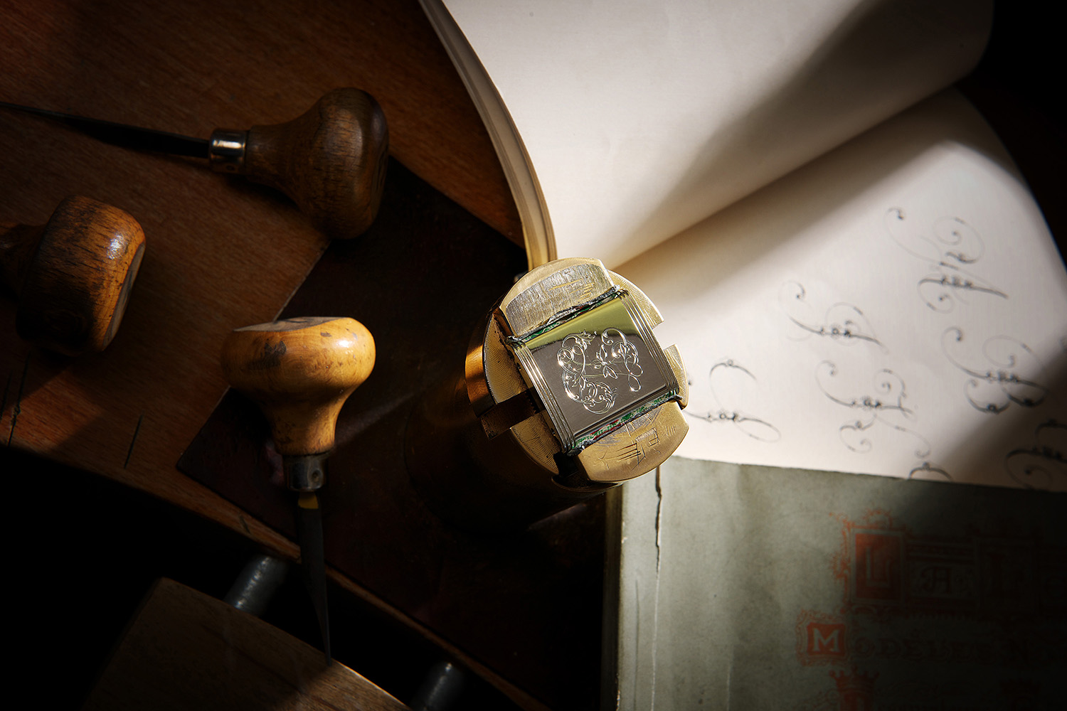 تتوفر خدمة الحفر والنقش في بوتيك  Jaeger LeCoultre