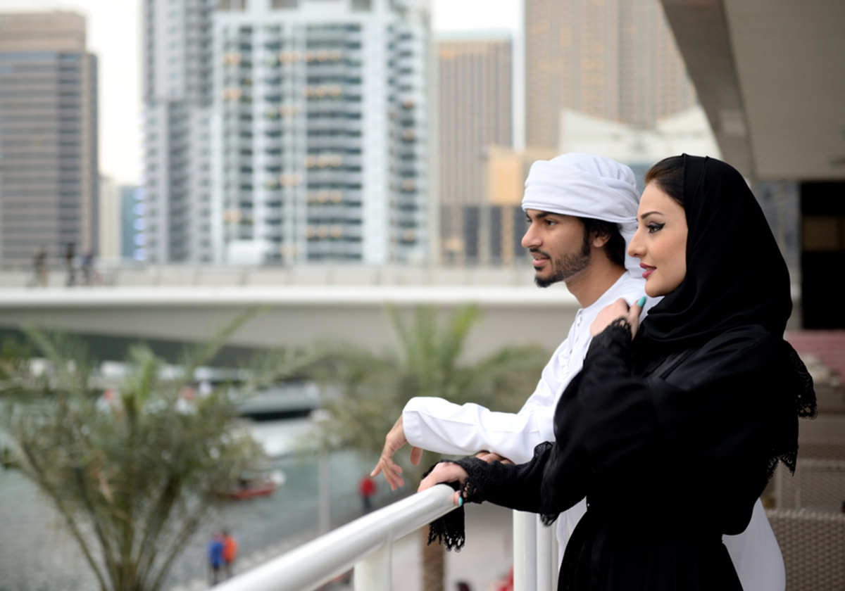 أسئلة تحرج كل رجل عند زيارته لأهل عروسه للمرّة الأولى