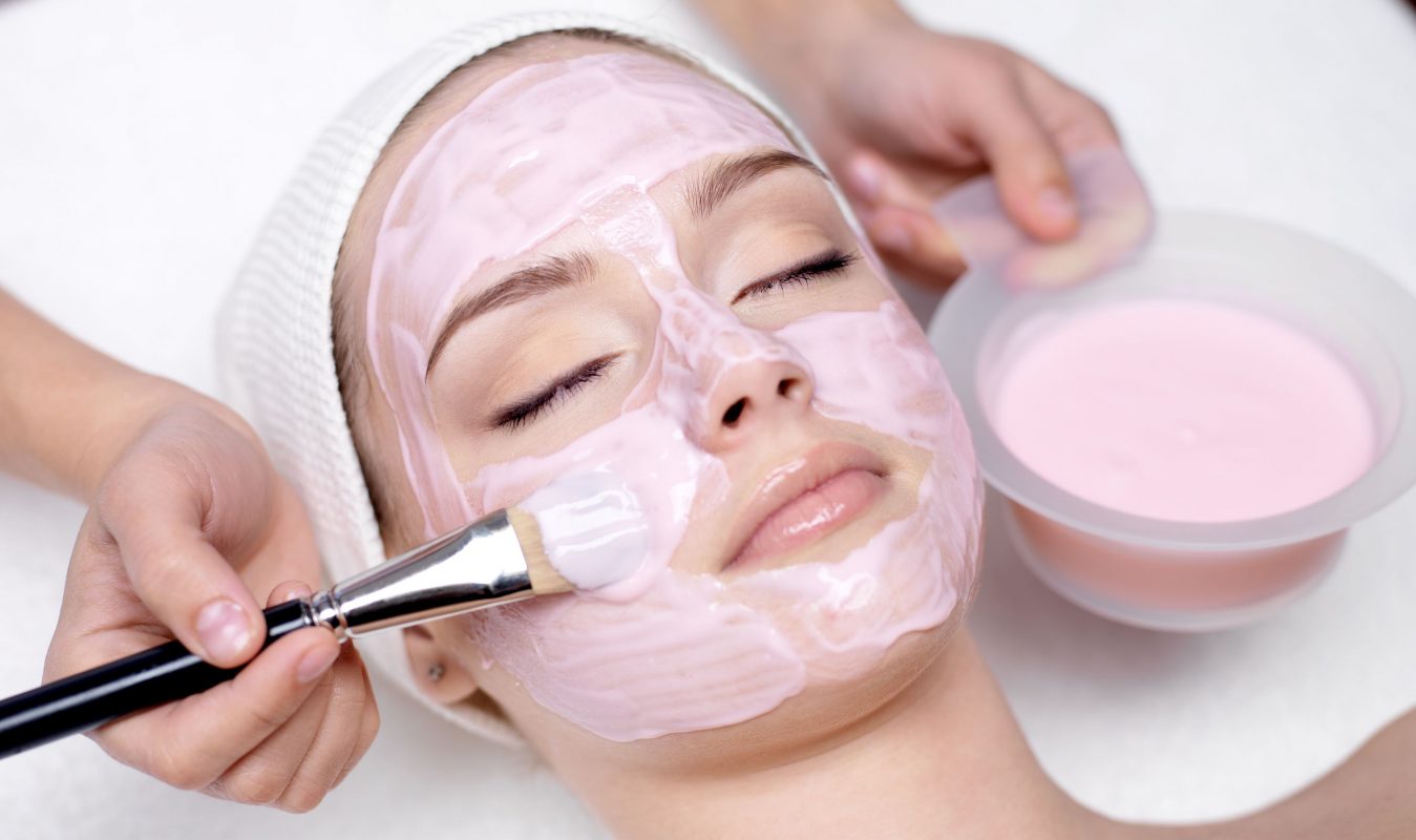 طرق العناية بالبشرة الدهنية والمختلطة