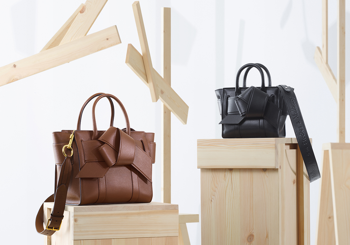 مجموعة حقائب جلدية تجمع بين Acne Studios و Mulberry