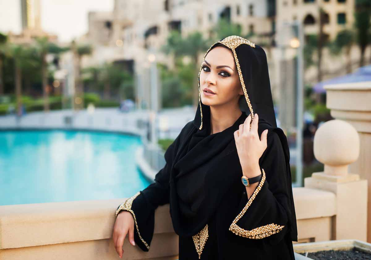 في يوم المرأة الإماراتية أنت شريك في الخير والعطاء
