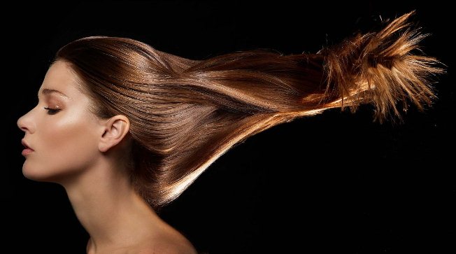 اسباب تساقط الشعر بكثرة وطرق علاجه