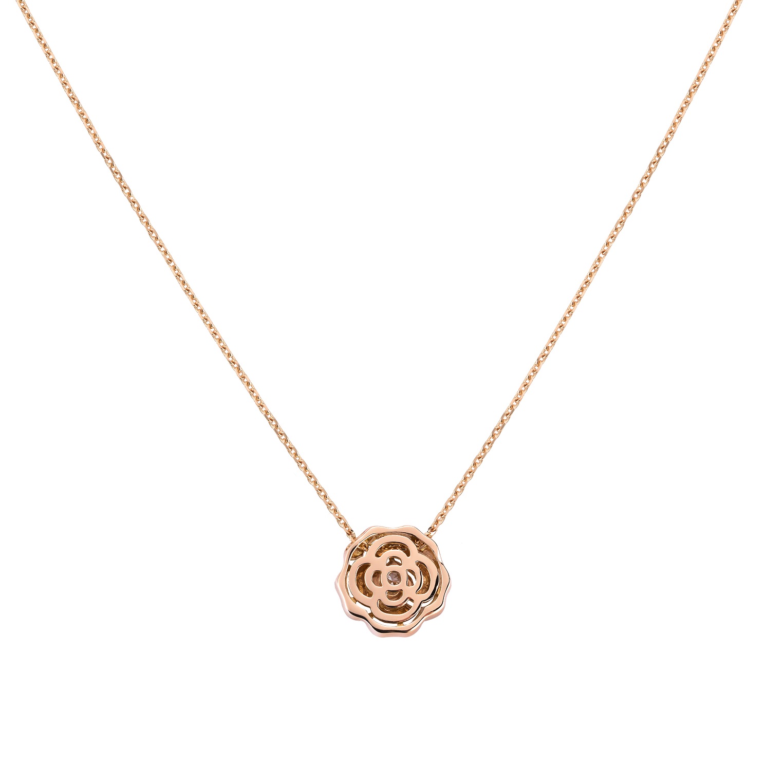 اختاري قلادة Camelia من علامة CHANEL