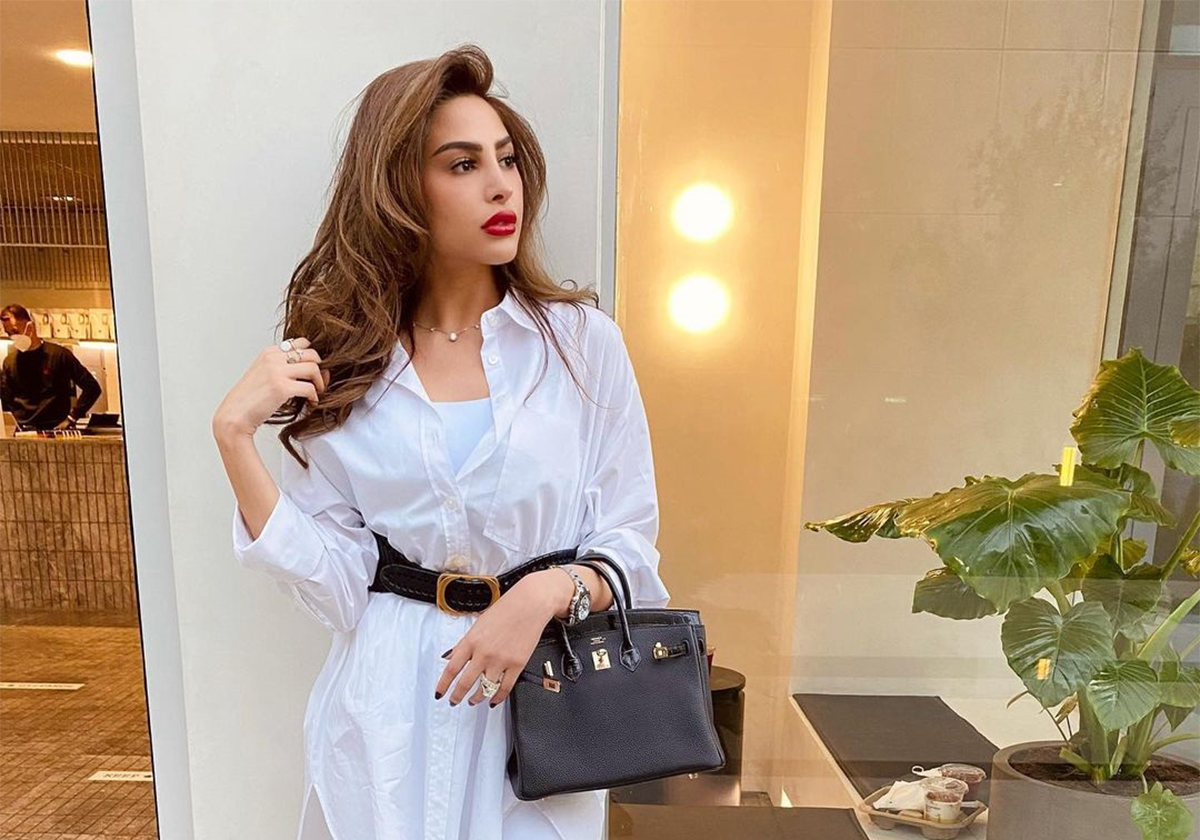 اكسسوارات بسيطة تختارها النجمات ليبدون جميلات في الصور