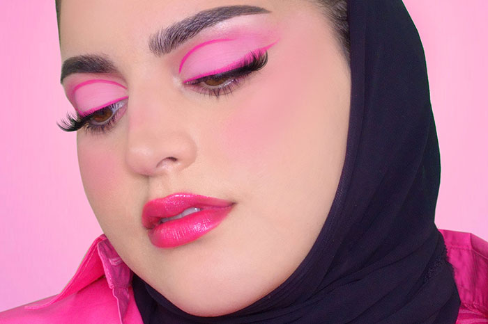 إطلالة رائعة باللون الوردي الباستيل بمناسبة عيد الحبّ مع بنفت كوزمتكس 
