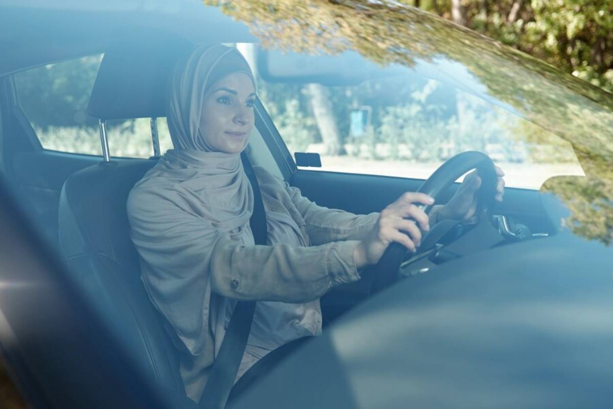 تفسير حلم قيادة السيارة