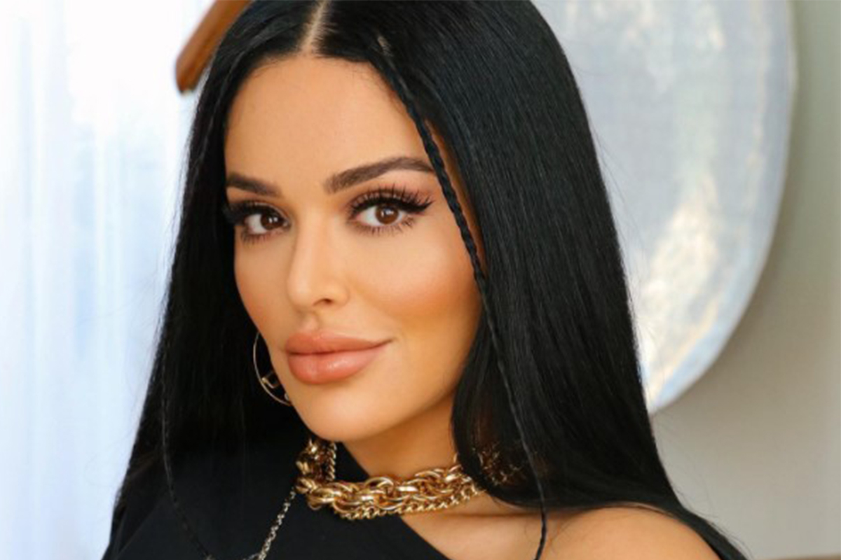 منى قطان تدخل القفص الذهبي وفستانها مزيج بين البساطة والفخامة