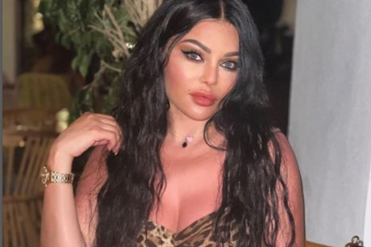 هيفاء وهبي شابة عشرينية في عيد ميلادها الـ 49