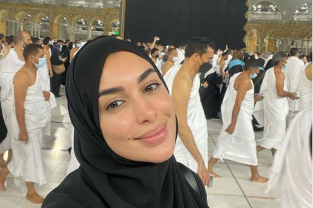 نجمات عربيات أدين مناسك العمرة وخطفن الأنظار بالحجاب