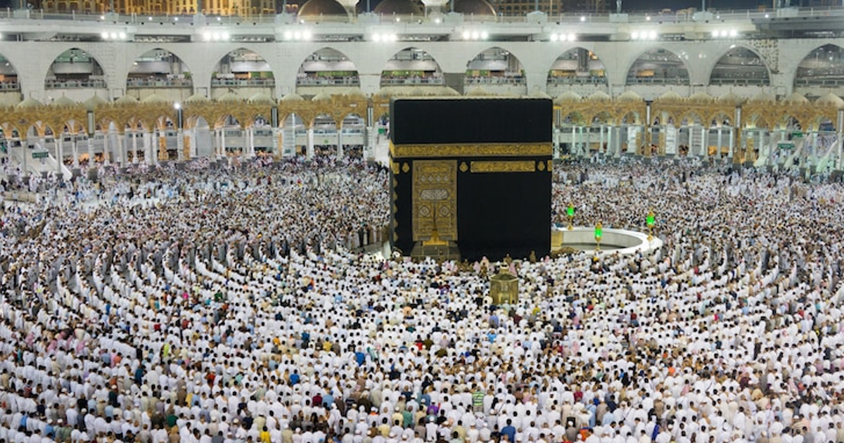 الكشف عن صحة قرار إلغاء شرط "المَحرم" للقادمات لأداء العُمرة