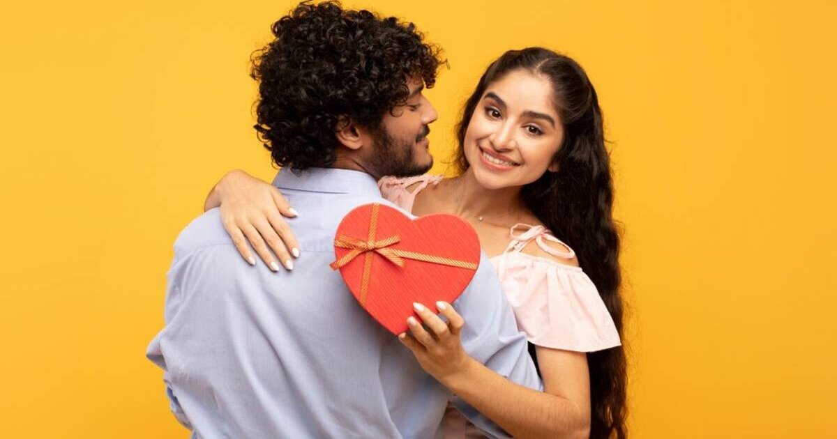تصرفات تفضح مشاعره