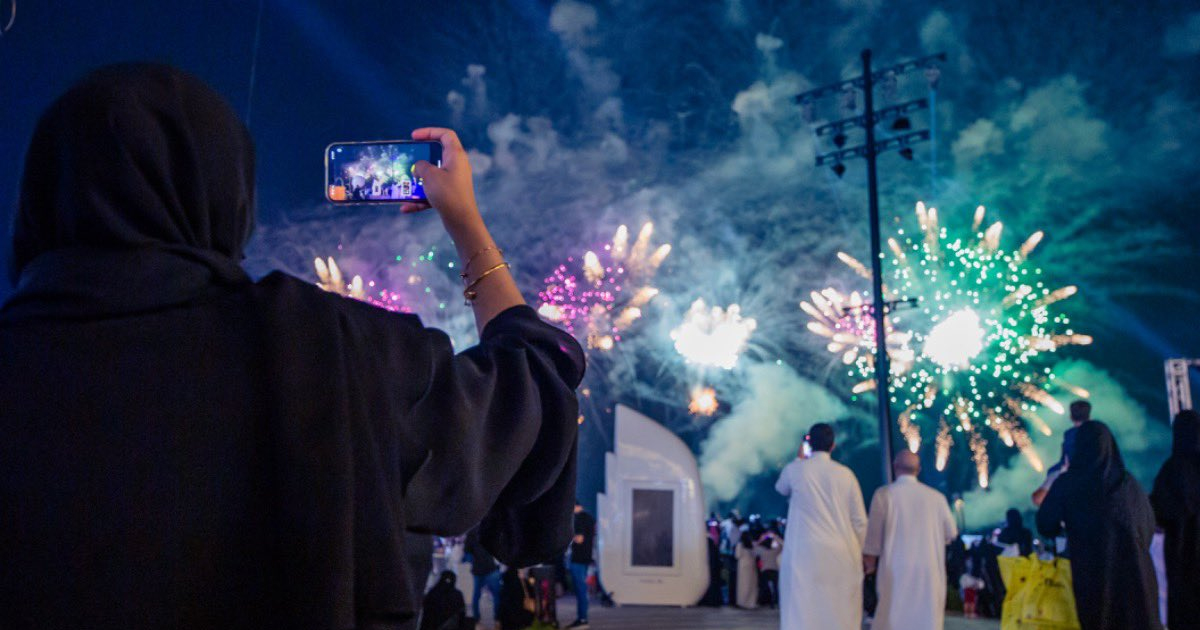 زوار "موسم جدة" يتخطون 200 ألف زائر خلال الأيام الـثلاثة الأولى