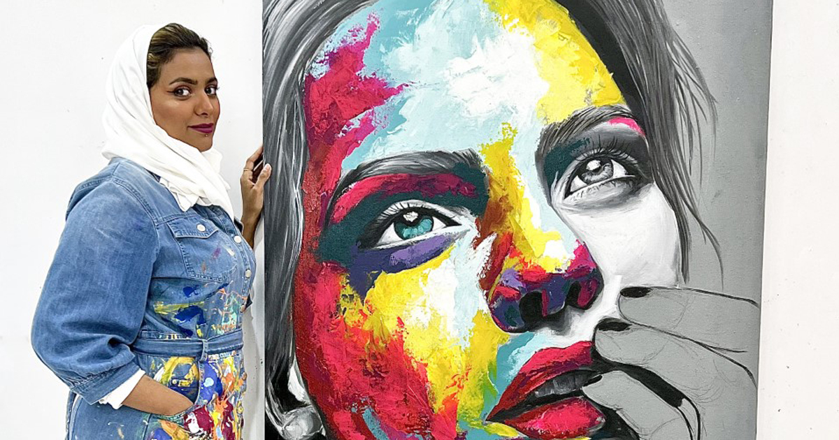 الفنانة التشكيلية السعودية ماريا ميّان تبث مرح الألوان عبر ياسمينة
