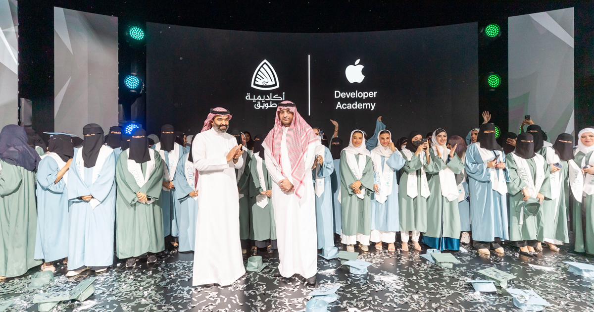 جامعة الأميرة نورة تحتفل بخريجات أكاديمية Apple