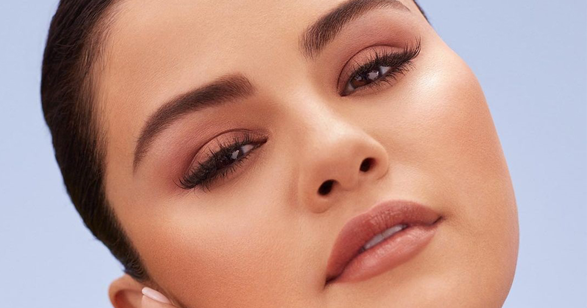 حيلة لتطبيق الماسكارا بملقط الحواجب