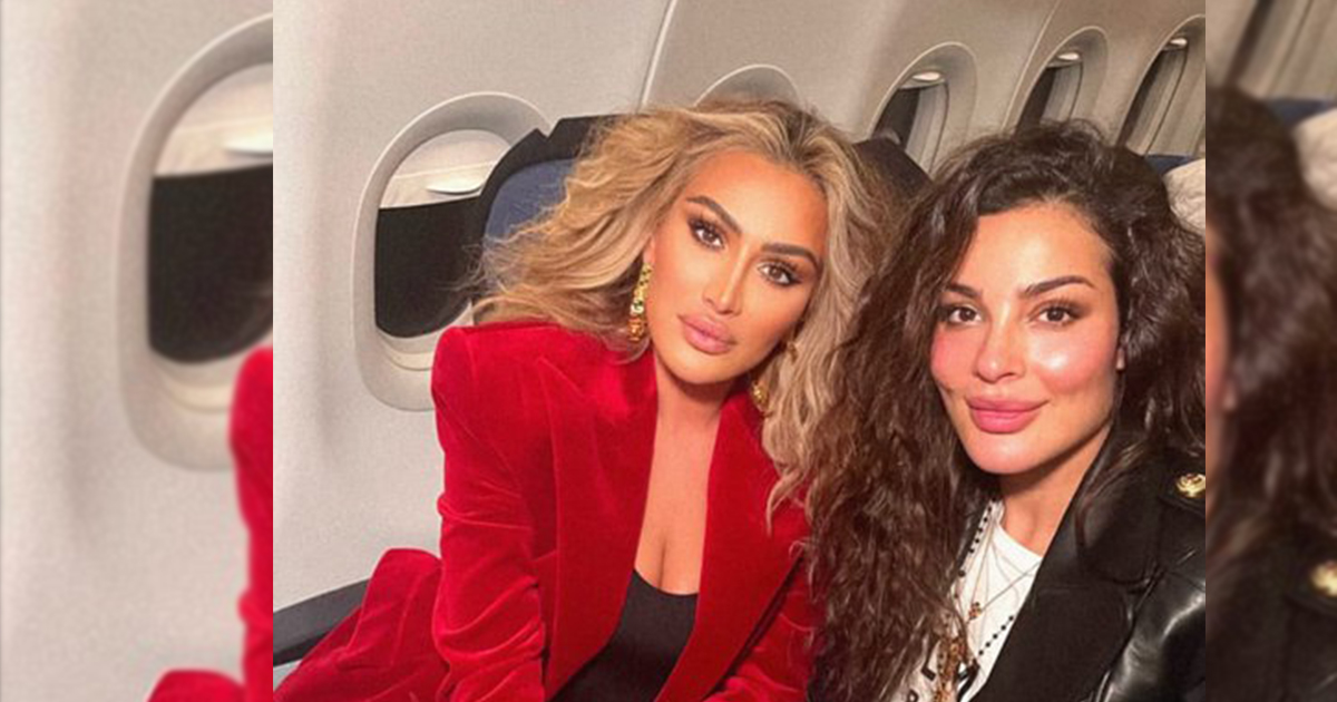 صورة لنادين نجيم ومايا دياب على الطائرة نفسها