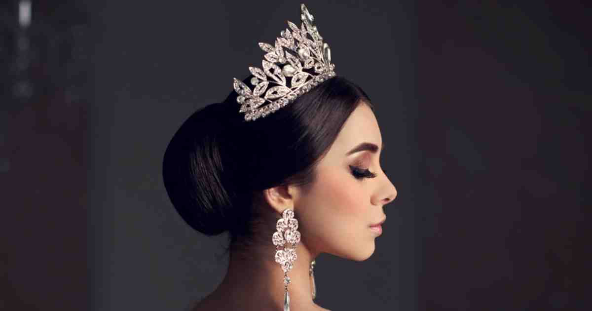 تسريحات شعر مع تاج