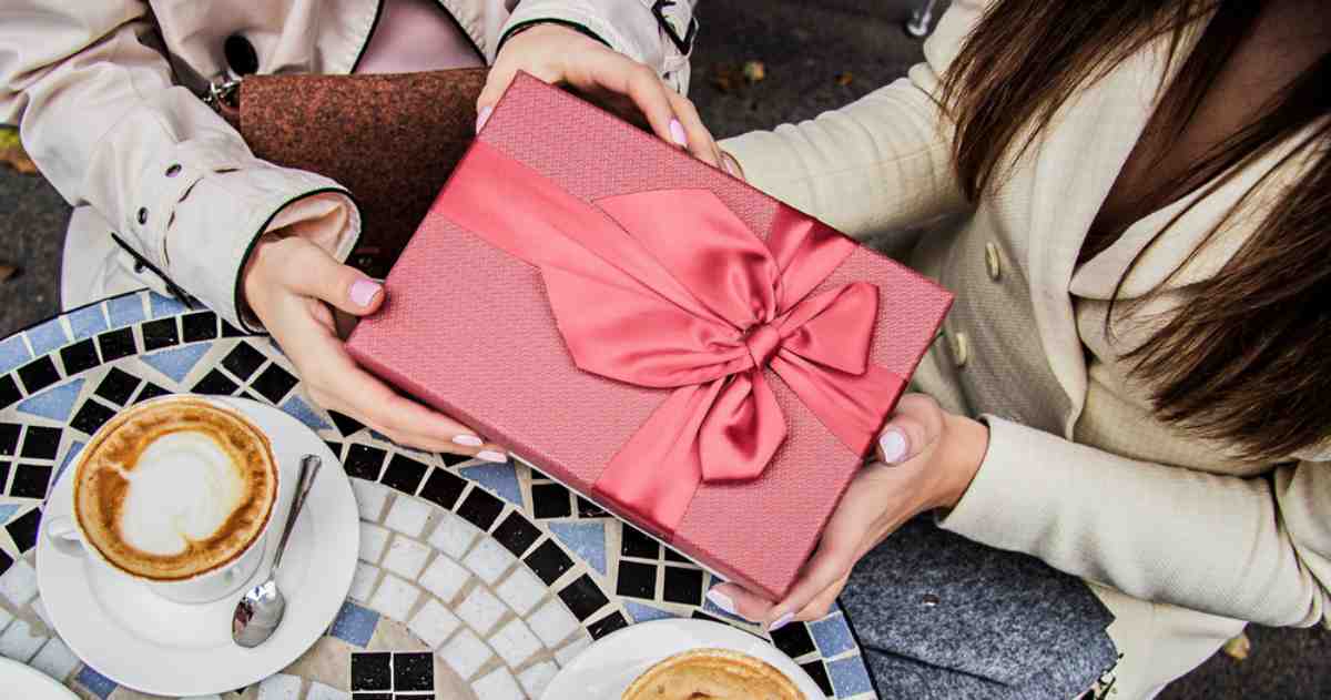 أحلا عبارات تهنئة عيد ميلاد شخص تحبه