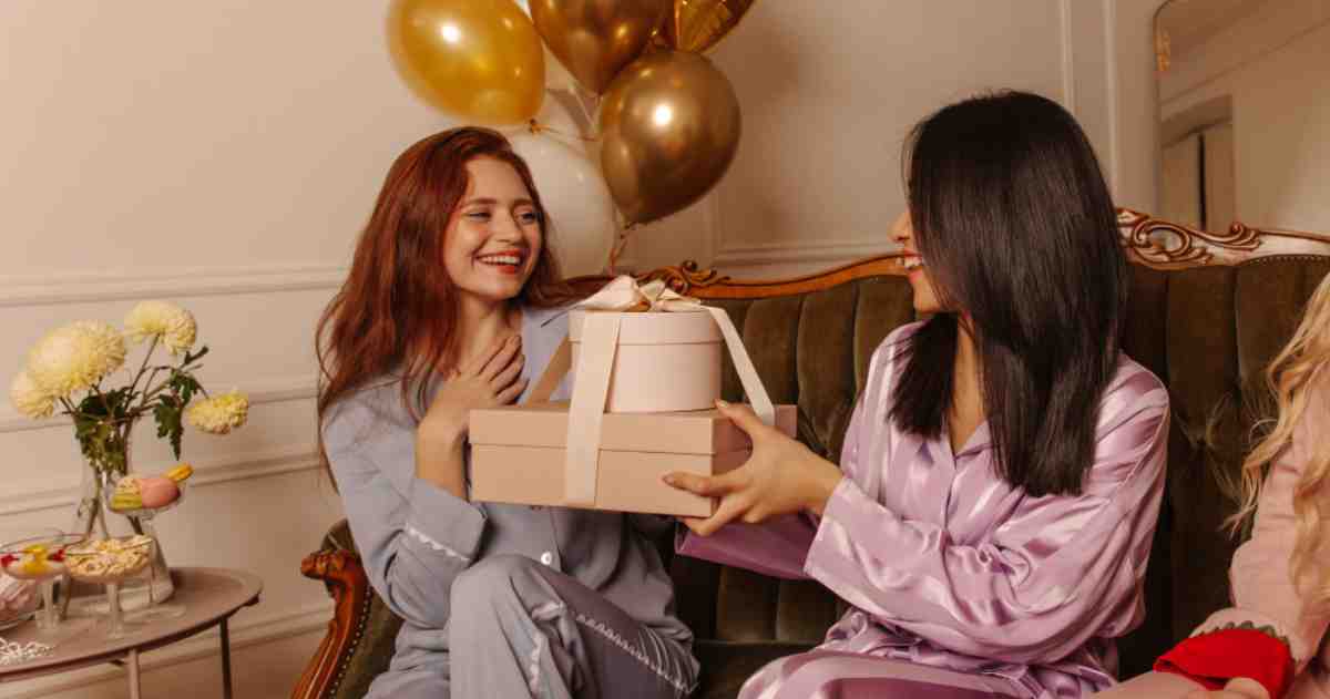 عبارات لتهنئة صديقتك في عيد ميلادها