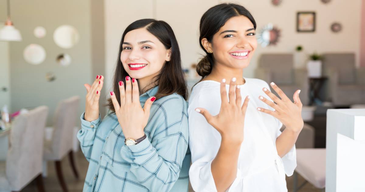 عبارات عن صديقتي