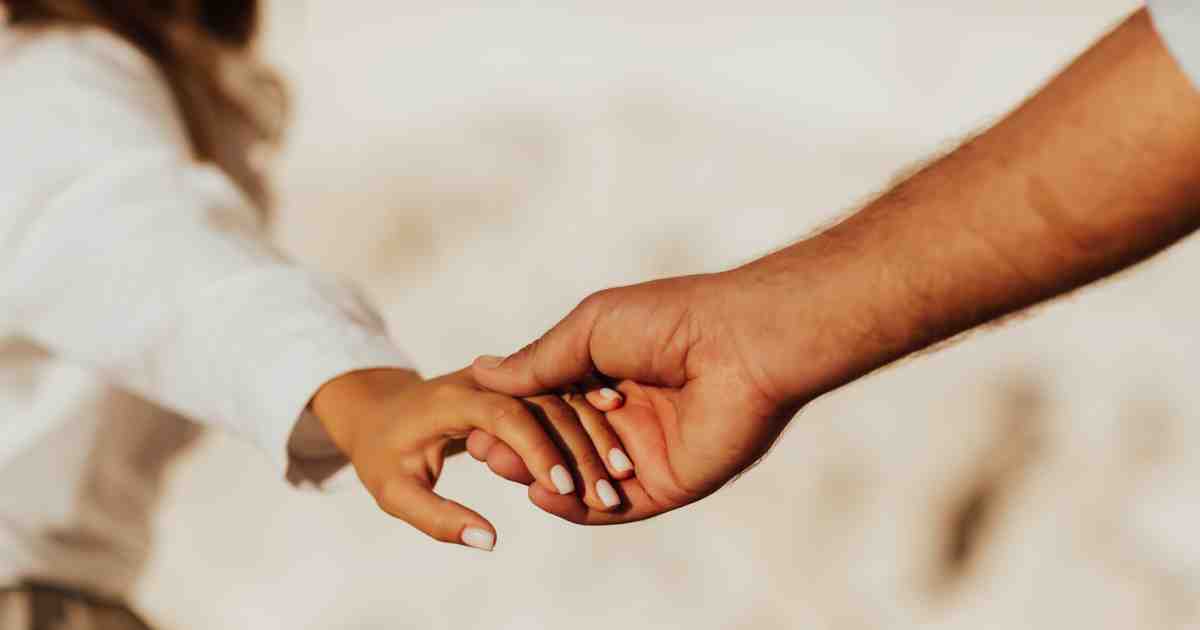 حيل تساعد المرأة على سلب عقل الرجل