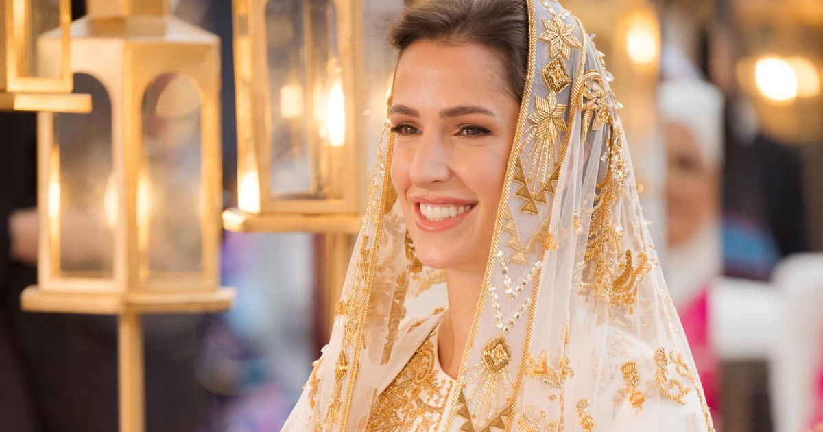 دلالات ورموز ثوب رجوة آل سيف تكشفها المصممة هُنيدة صيرفي