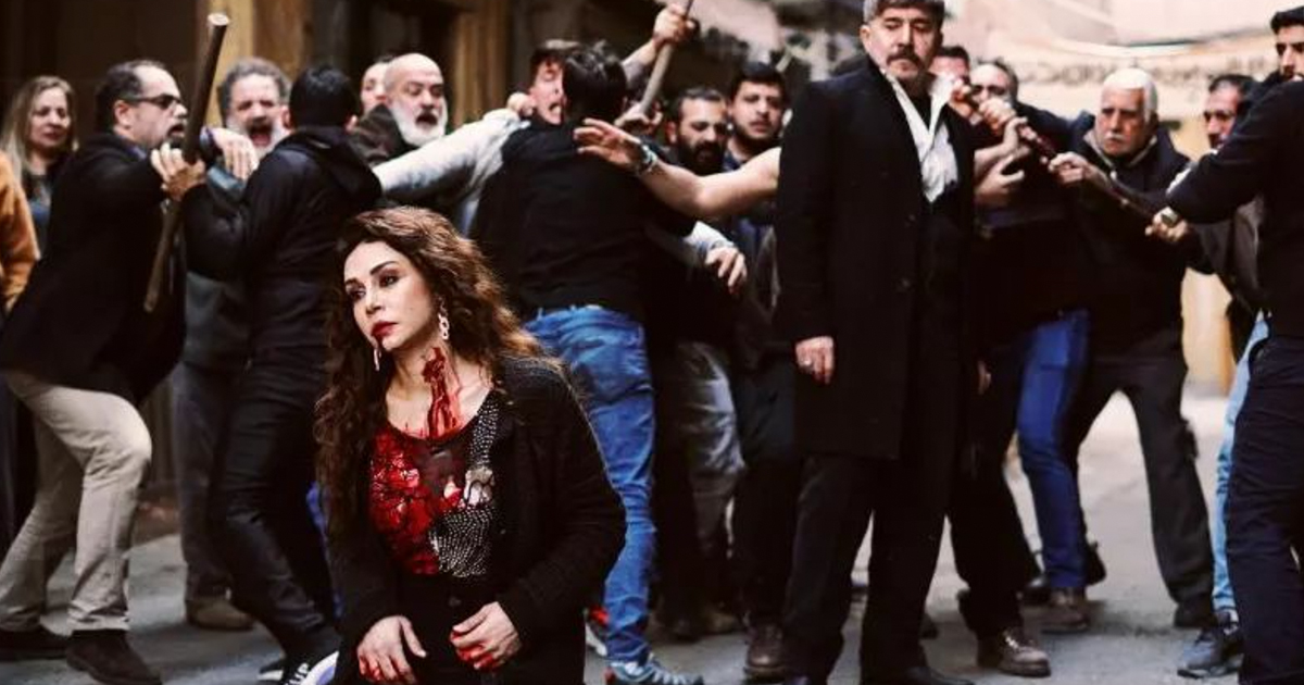 كاريس بشار تهاجم مخرج مسلسل "النار بالنار"