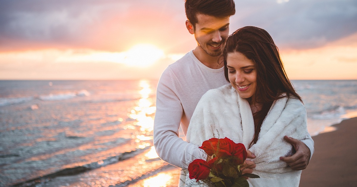 علامات حب الرجل للمرأة
