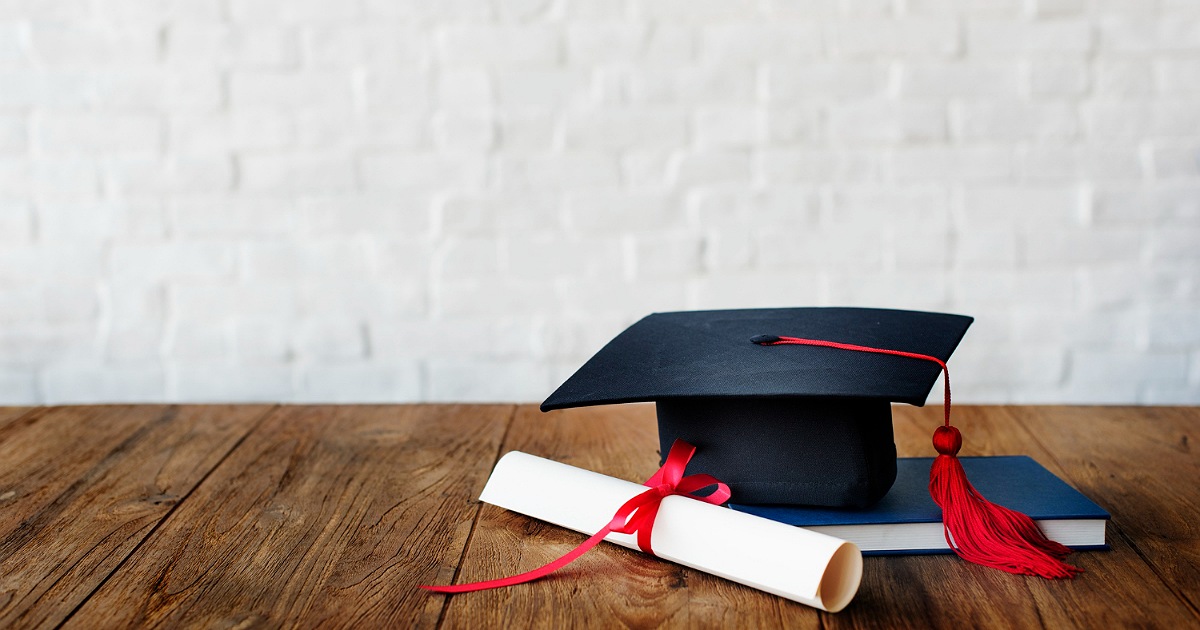 تهنئة تخرج من الجامعة لصديقي