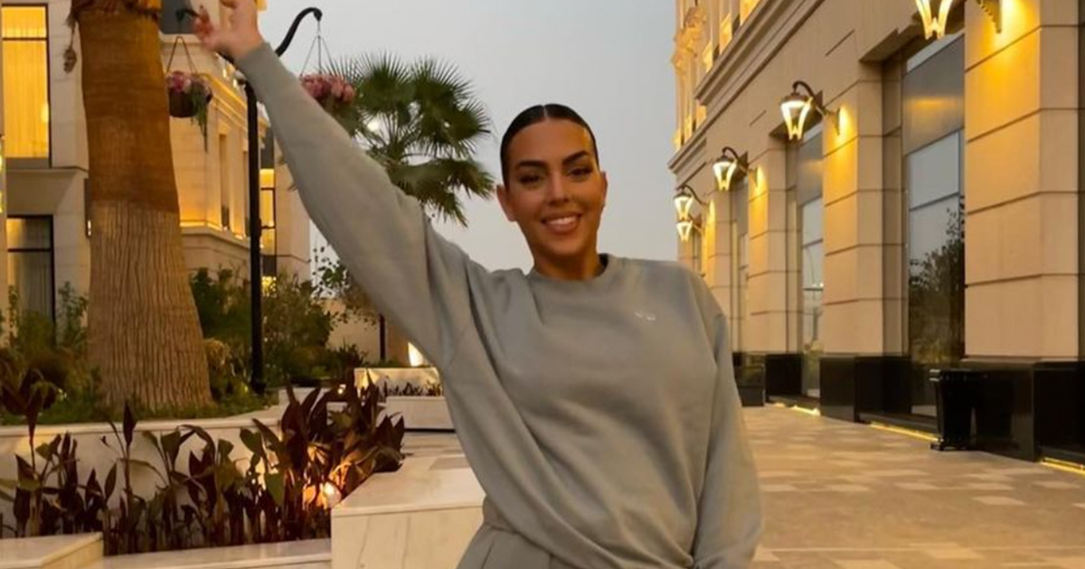 جورجينا رودريغز تتابع أول فنانة عربية على انستغرام فمن هي؟