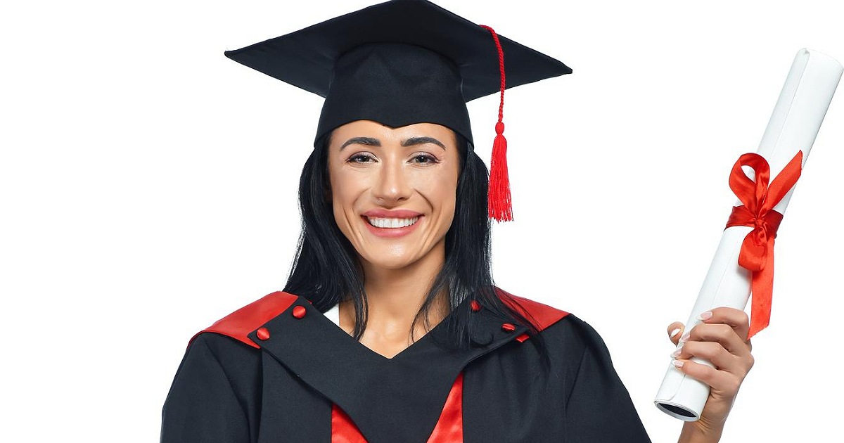 عبارات تهنئة بالتخرج