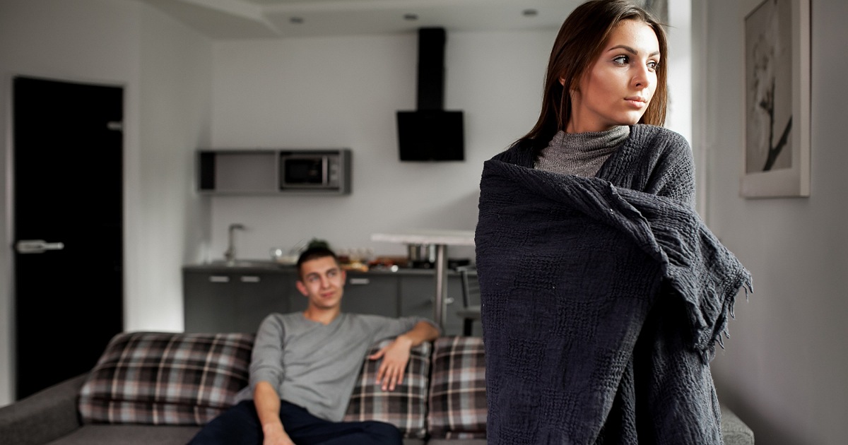 كيف أتعامل مع رجل برج الأسد عندما يتجاهلني