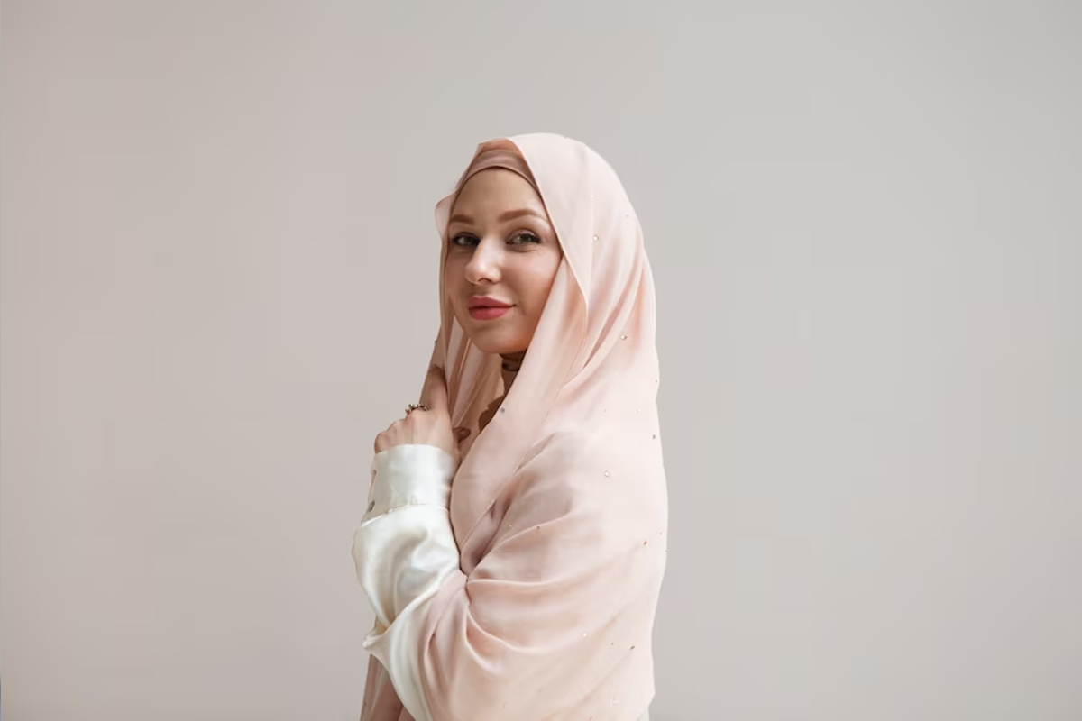 هل يجوز خلع ملابس الإحرام قبل أداء العمرة؟