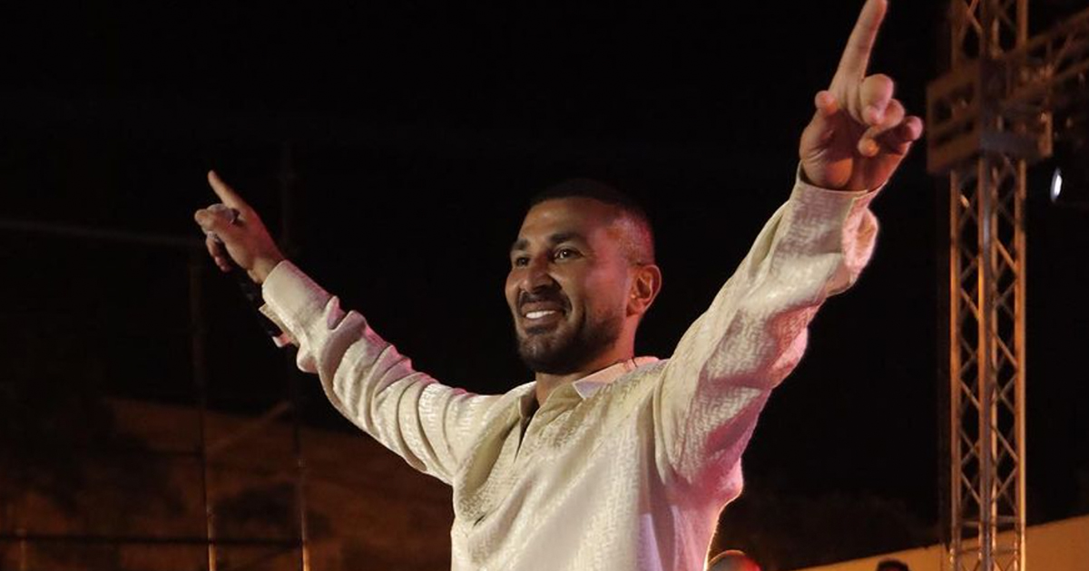 أحمد سعد يعتذر لكل نساء تونس إلا منظمة الحفل