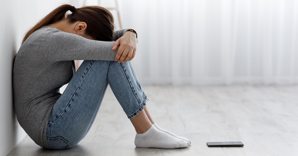 أعراض الاكتئاب عند المراهقات البنات