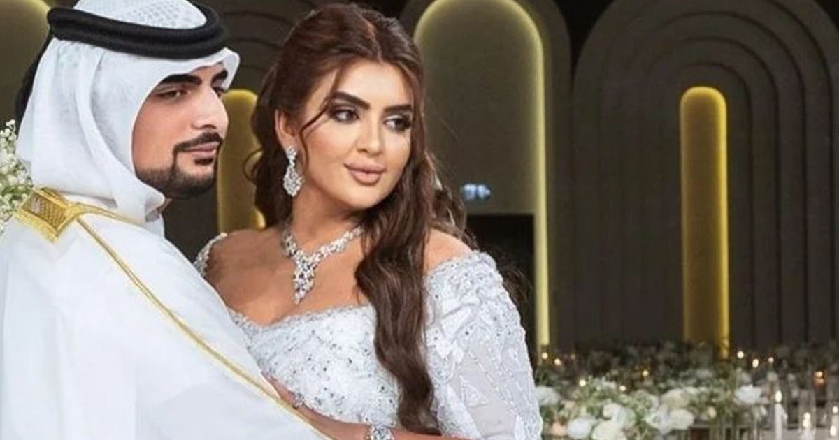الشيخ مانع يُشارك صورًا برفقة زوجته الشيخة مهرة من اليونان