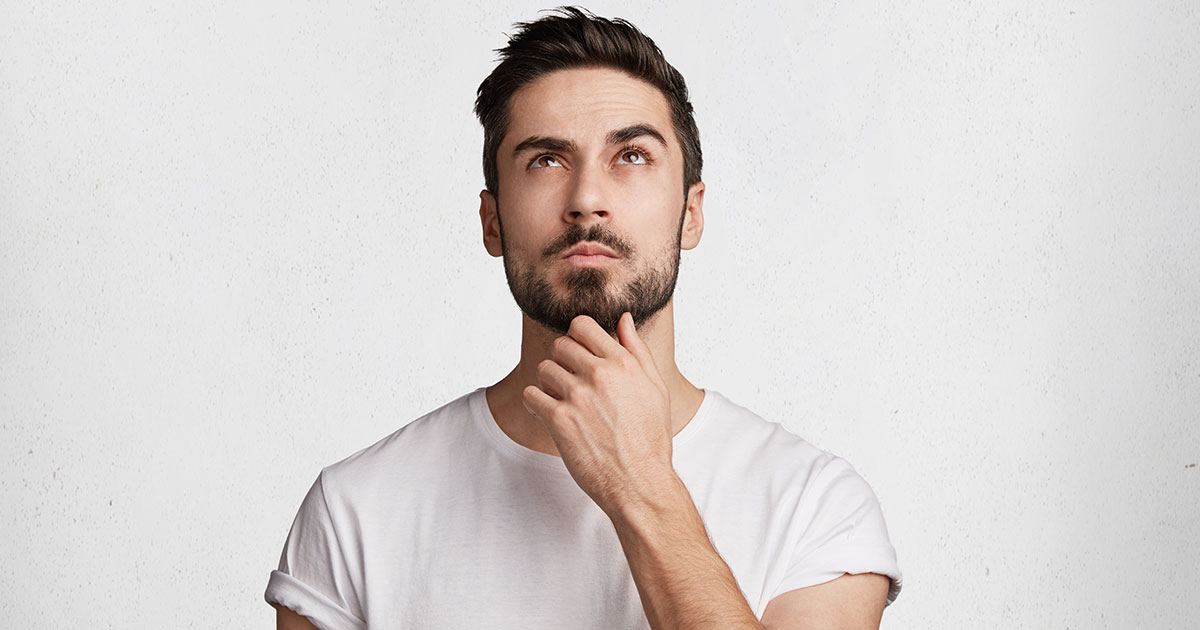 أهمها العينين... إشارات جسدية مخفية يرسلها الرجل للدلالة على انجذابه إليك!