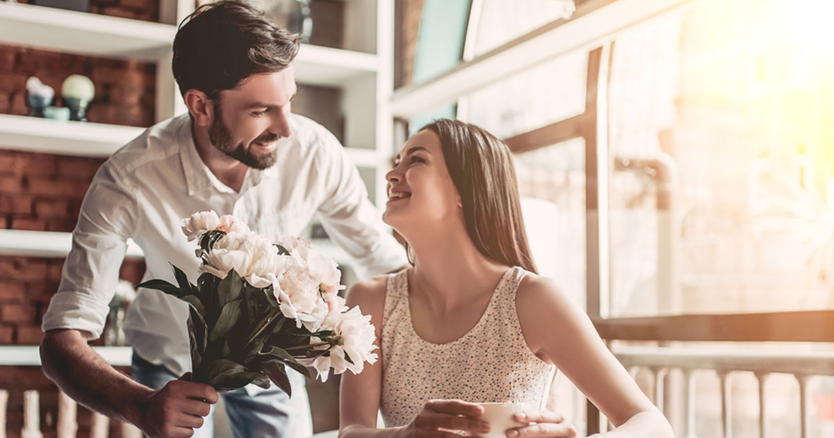 علامات الاعجاب عند الرجل في علم النفس