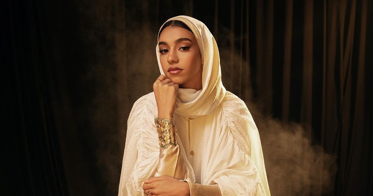 الفنانة السعودية زينة عماد على السرير الأبيض والنجوم يساندونها في مرضها