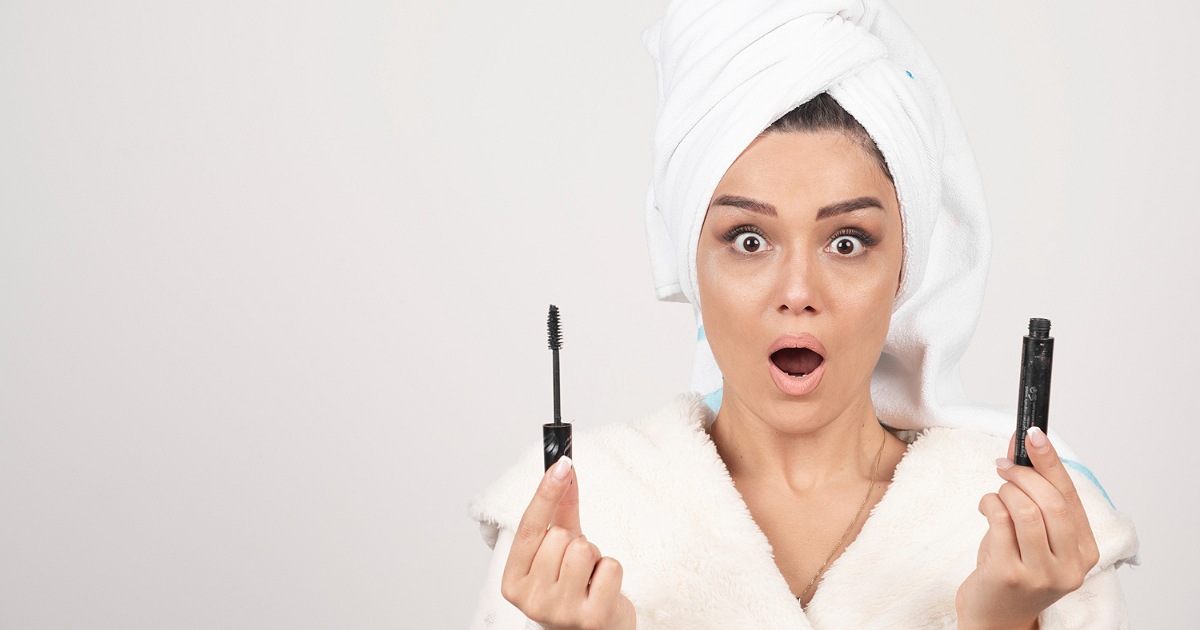 تعرفي على كيفية إدخال ماسكرا بنفسجيه في روتين مكياجكِ!