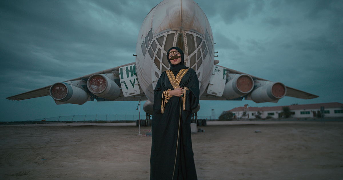 أفكار لعبايات سوداء شيك