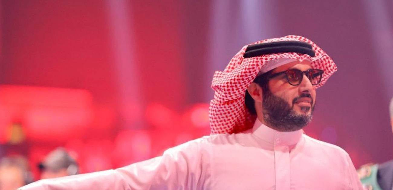 المستشار تركي آل الشيخ يُعلن عن منح 300 شخص الإقامة الذهبية في السعودية