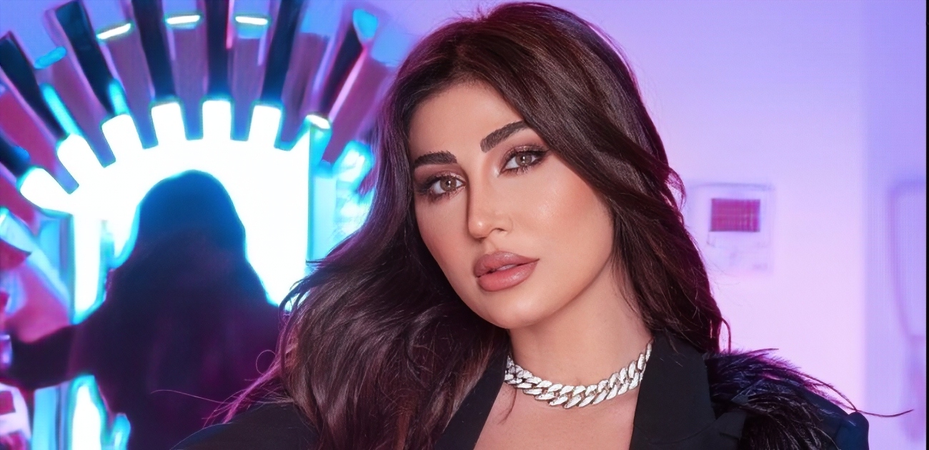 هبة نور تخطف الأنظار بفستان أبيض قصير